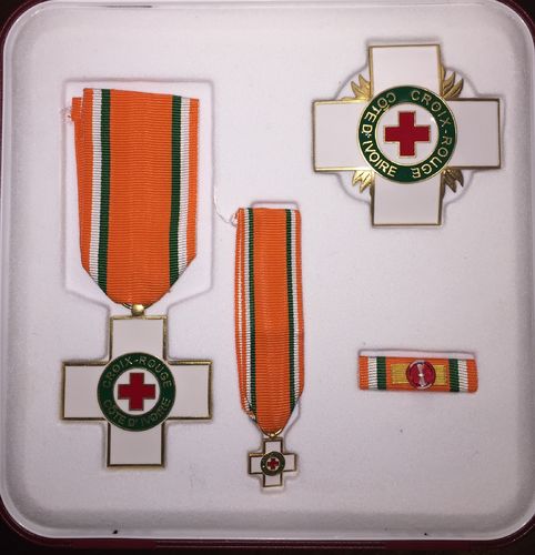 Set Croce Rossa della Repubblica della Costa D'Avorio in grado di Gran Croce